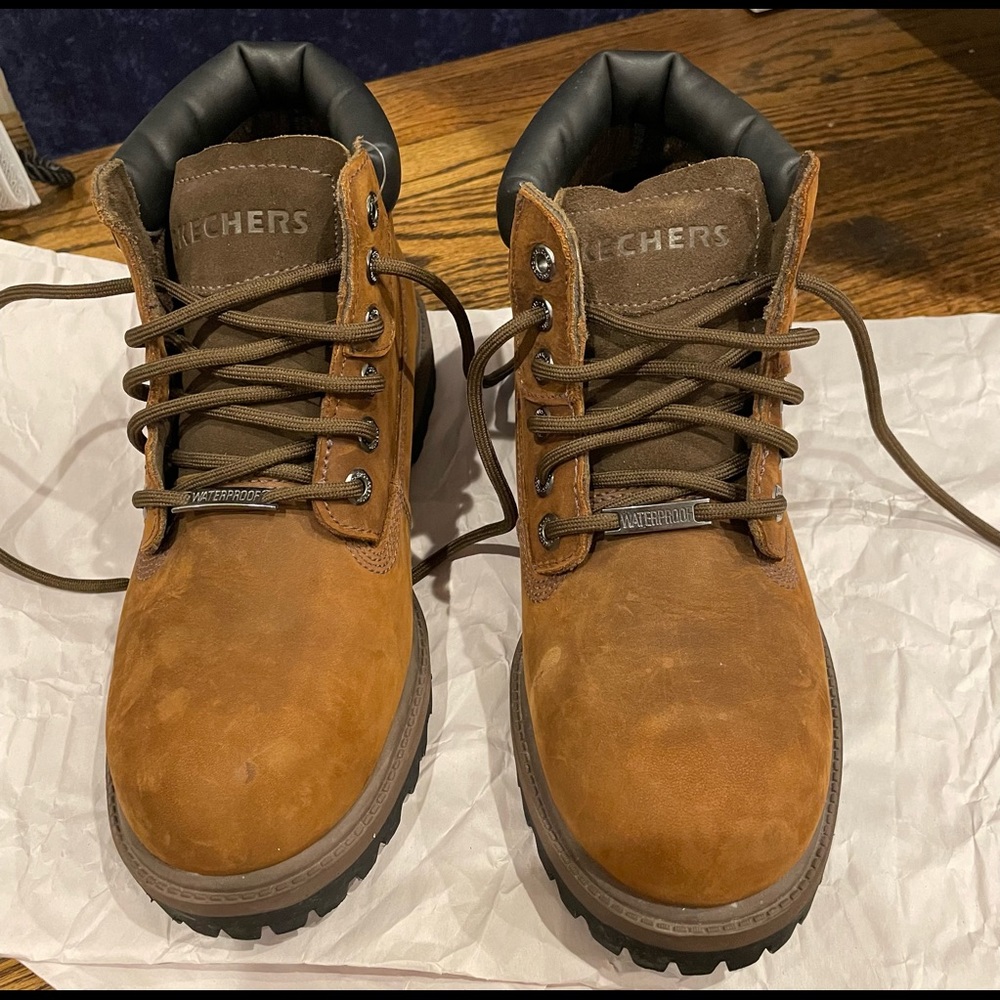 Pre owned SKECHERS Utility boots  - Verdict 8.5 (FINAL PRICE $62)